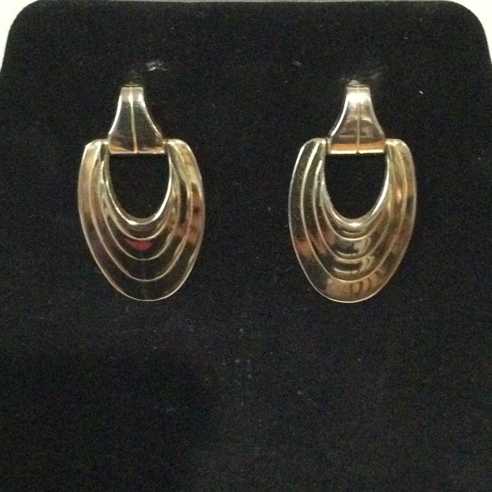 Unbranded Teardrop Silver Tone Earrings